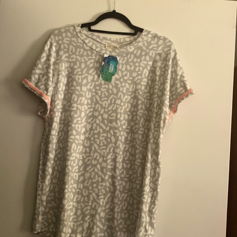 Animal print sleeve stitching Top